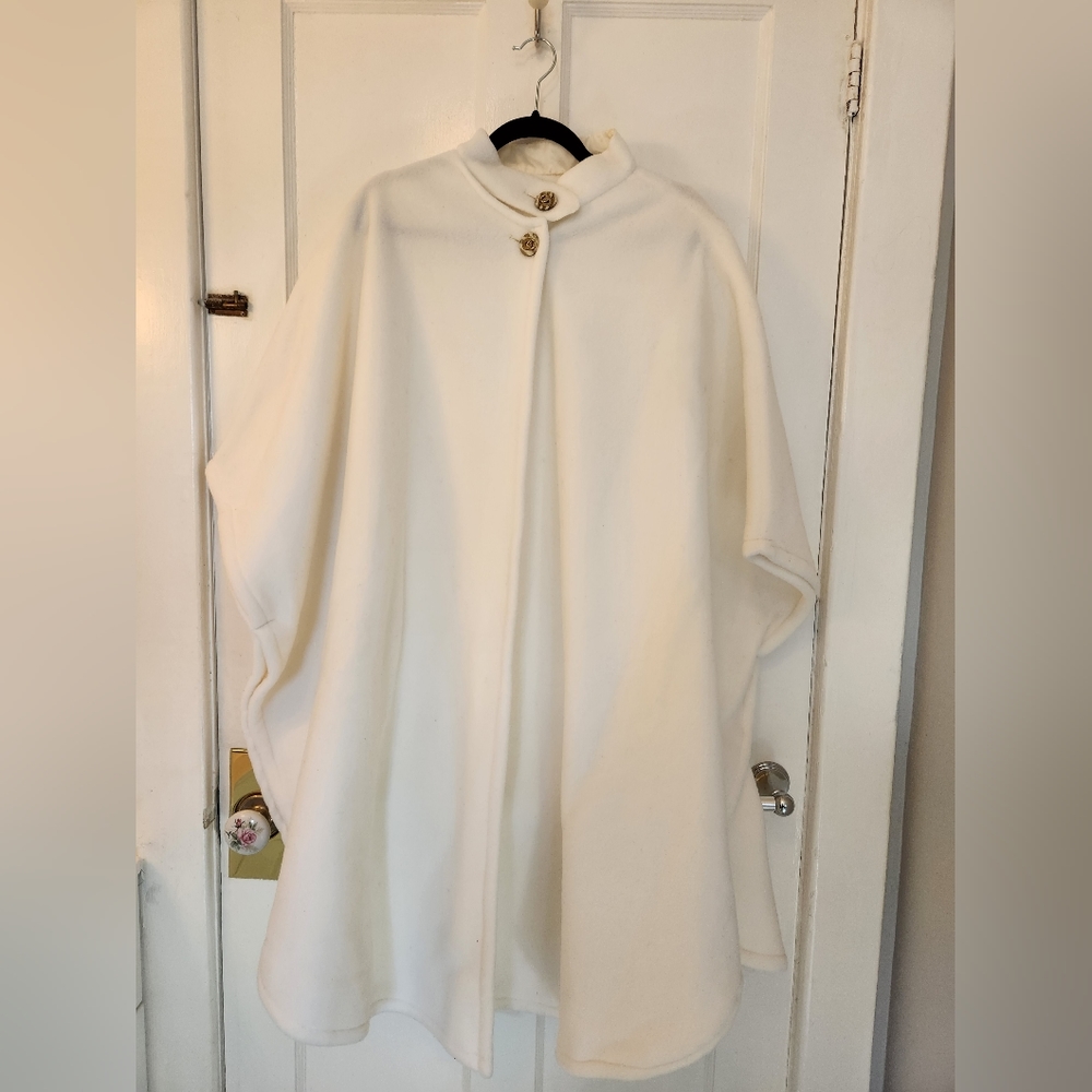 🤍80's White Shawl/Cape🤍
